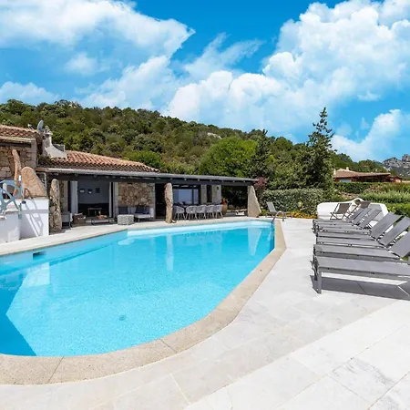 Luxe Cote Stay- Elegant Villa